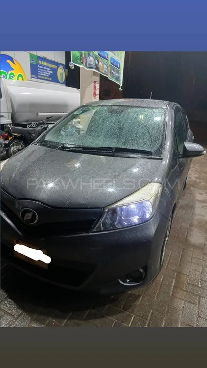 Toyota Vitz 2012 for Sale in Karachi Image-1