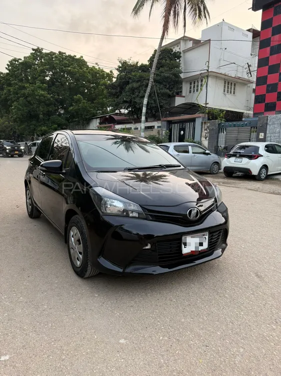 Toyota Vitz 2015 for Sale in Karachi Image-1