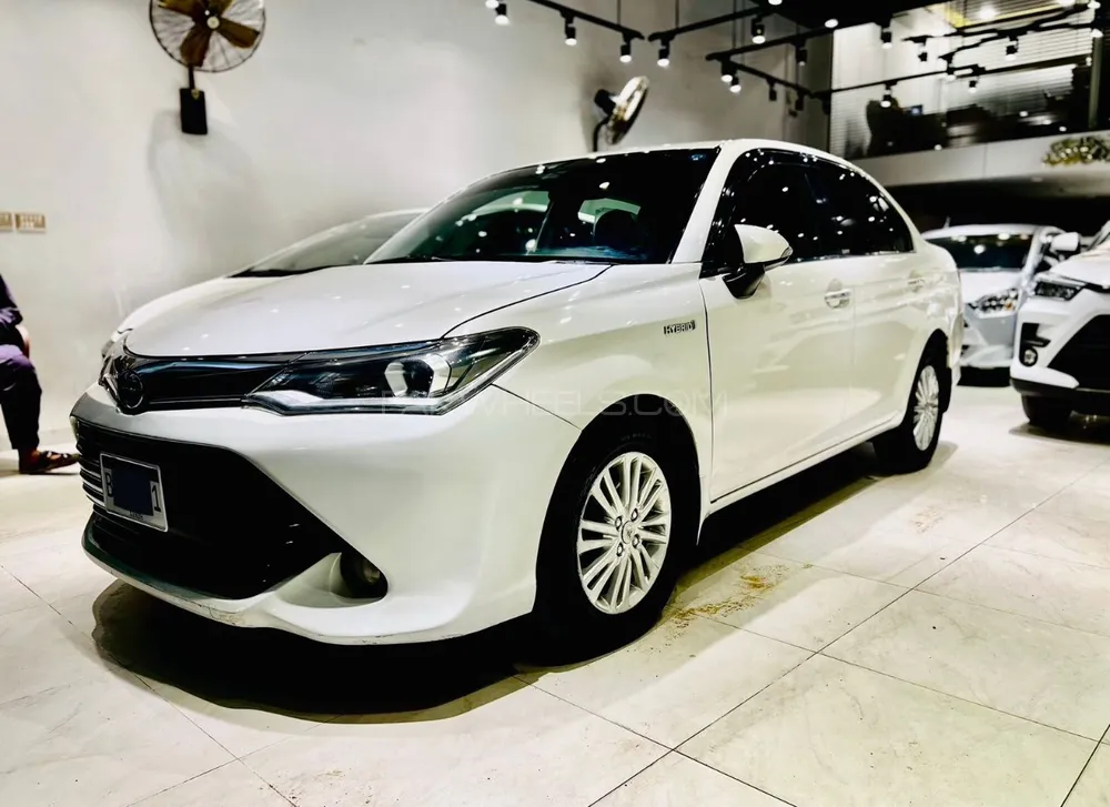 Toyota Corolla Axio 2016 for Sale in Karachi Image-1