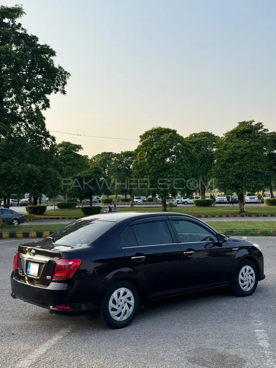 Toyota Corolla Axio 2018 for Sale in Islamabad Image-1