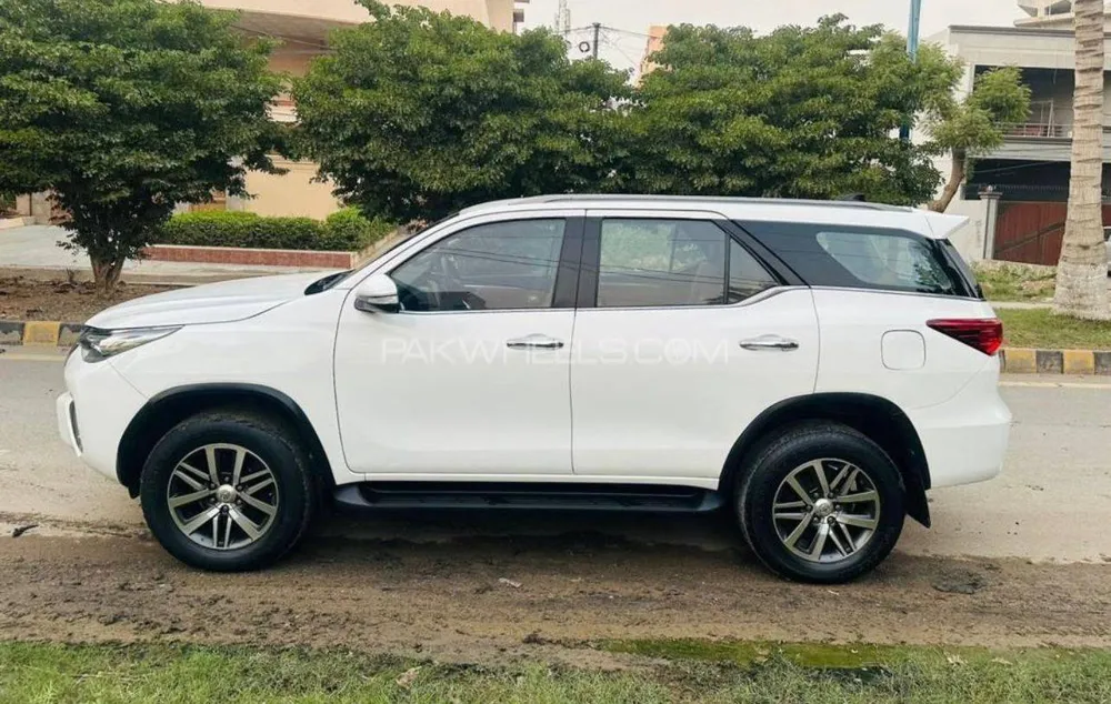 Toyota Fortuner 2017 for Sale in Karachi Toyota Fortuner 2017 for Sale in Karachi Image-3