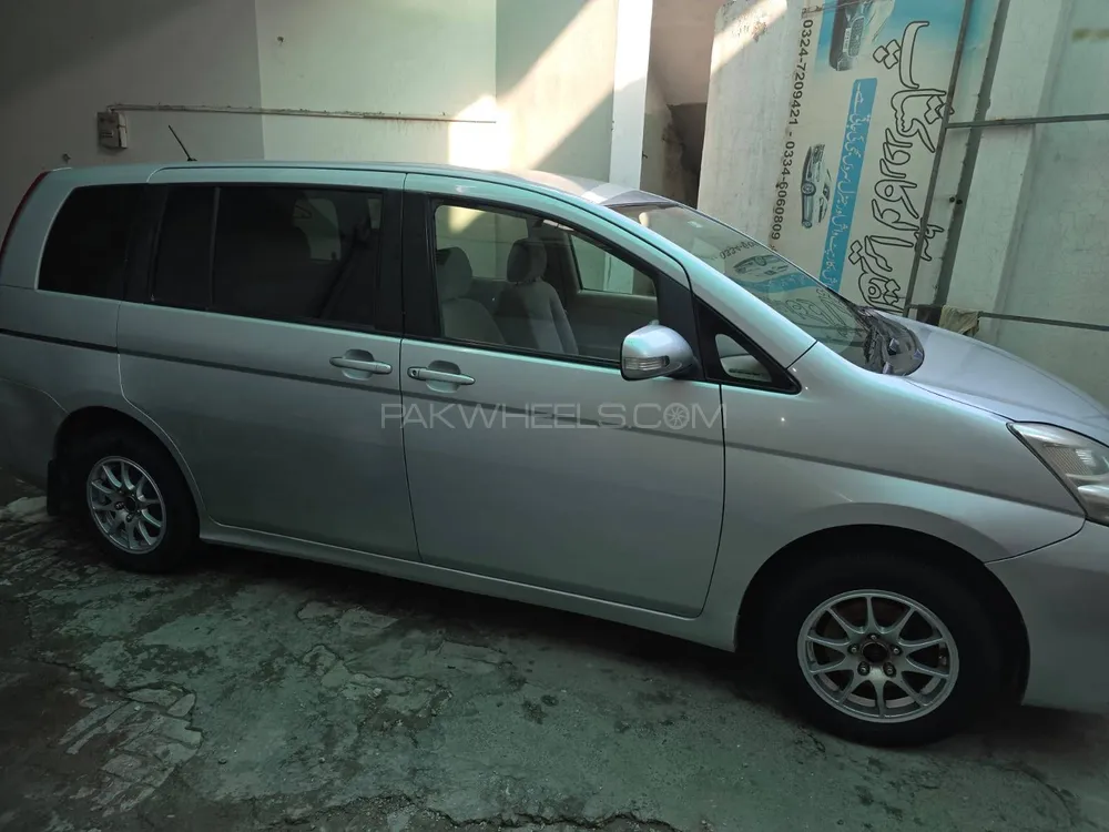 Toyota ISIS 2005 for Sale in Faisalabad Image-1