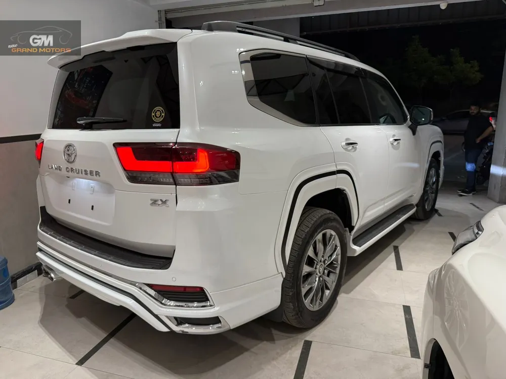 Toyota Land Cruiser 2022 for Sale in Karachi Toyota Land Cruiser 2022 for Sale in Karachi Image-13