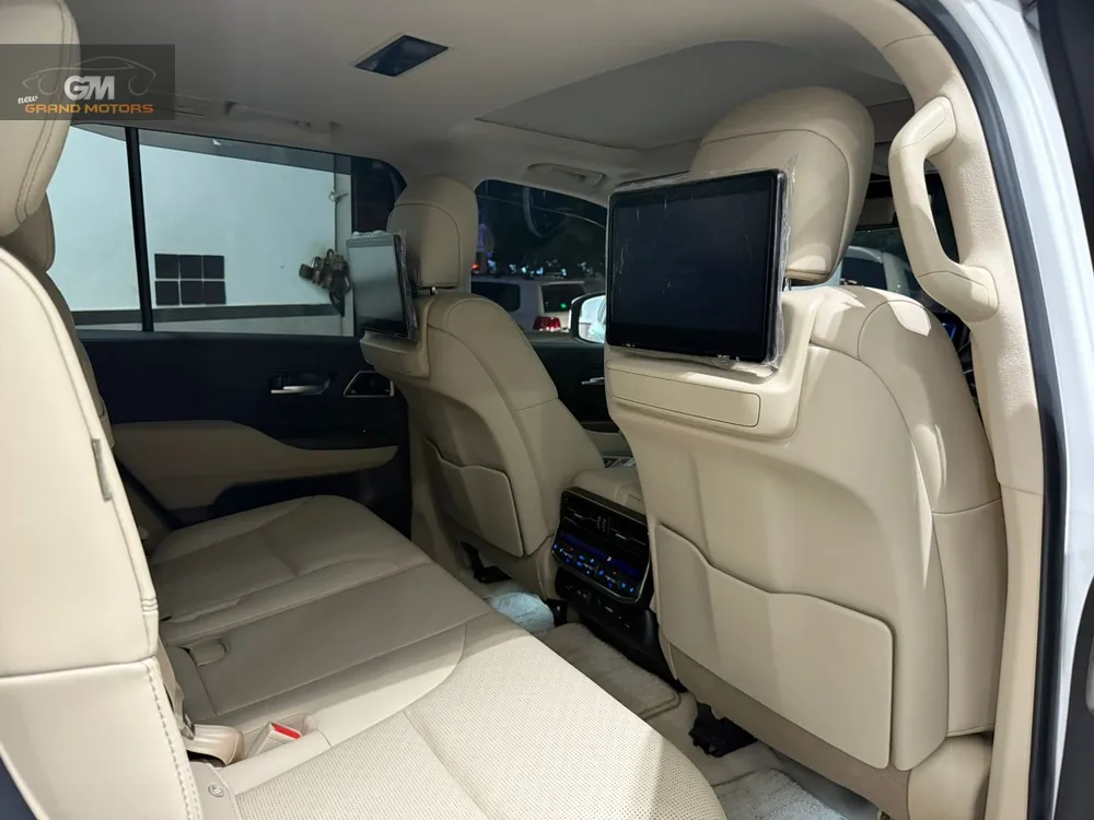 Toyota Land Cruiser 2022 for Sale in Karachi Toyota Land Cruiser 2022 for Sale in Karachi Image-11
