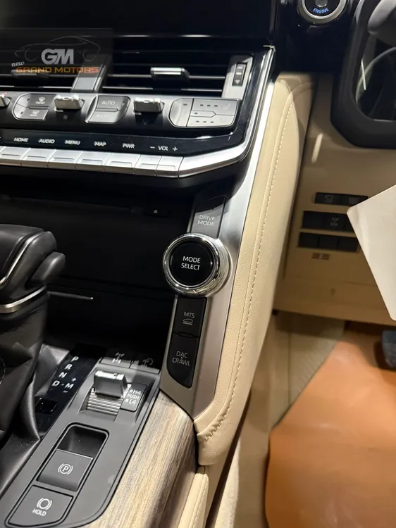 Toyota Land Cruiser 2022 for Sale in Karachi Toyota Land Cruiser 2022 for Sale in Karachi Image-8