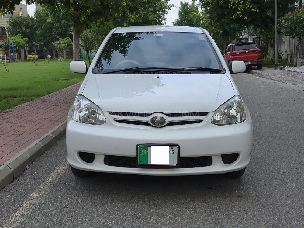 Toyota Platz 2005 for Sale in Lahore Image-1