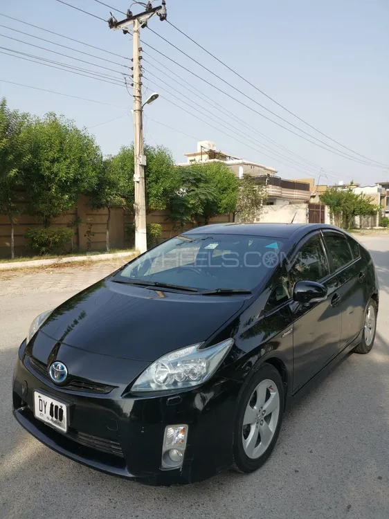 Toyota Prius 2011 for Sale in Nowshera Image-1
