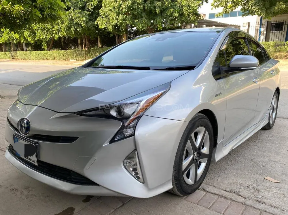 Toyota Prius 2017 for Sale in Islamabad Image-1