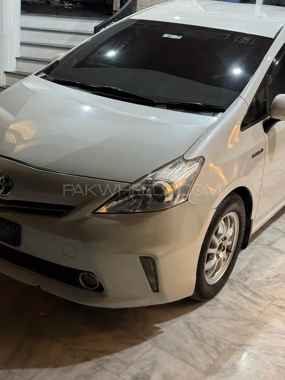 Toyota Prius Alpha 2014 for Sale in Peshawar Image-1