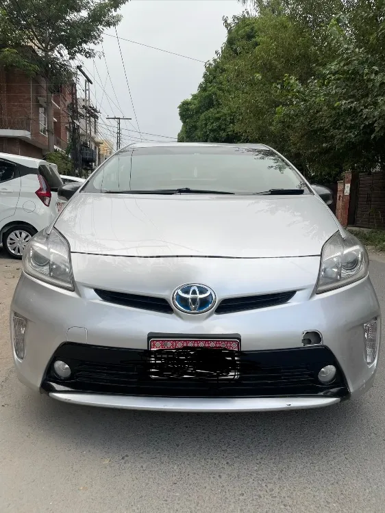 Toyota Prius 2011 for Sale in Lahore Image-1