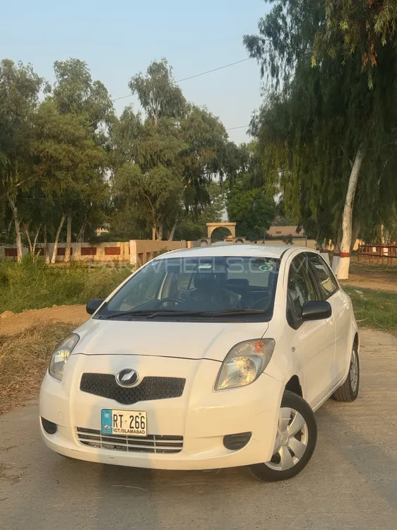 Toyota Vitz 2005 for Sale in Mardan Image-1