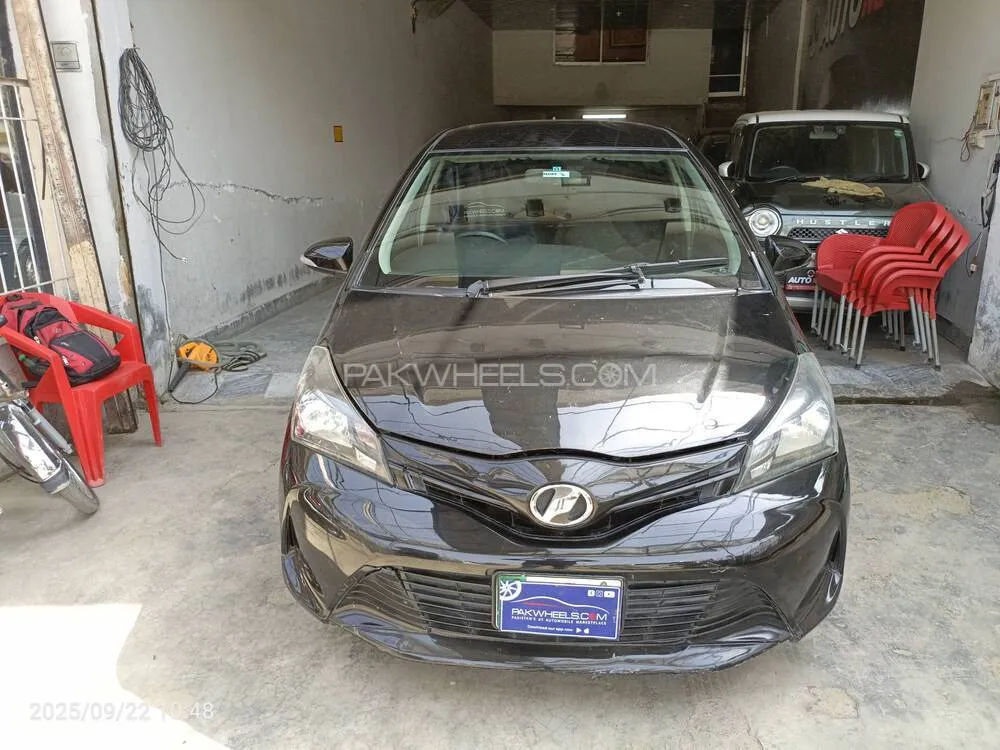 Toyota Vitz 2015 for Sale in Gujranwala Image-1