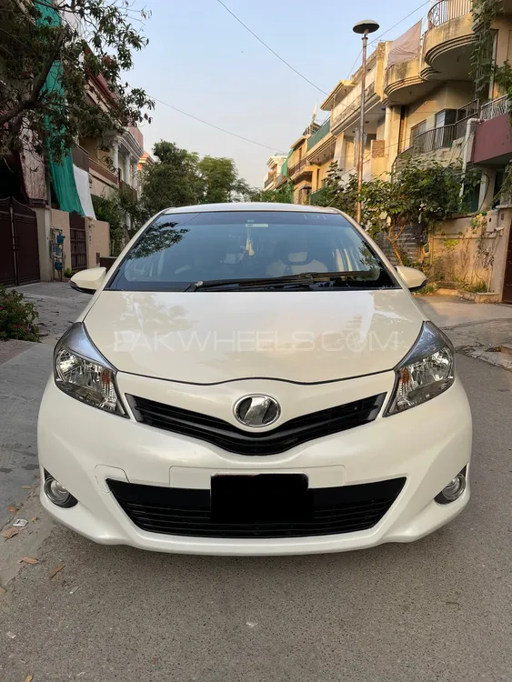 Toyota Vitz 2011 for Sale in Islamabad Image-1