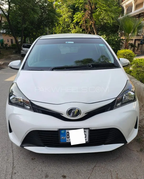 Toyota Vitz 2015 for Sale in Islamabad Image-1