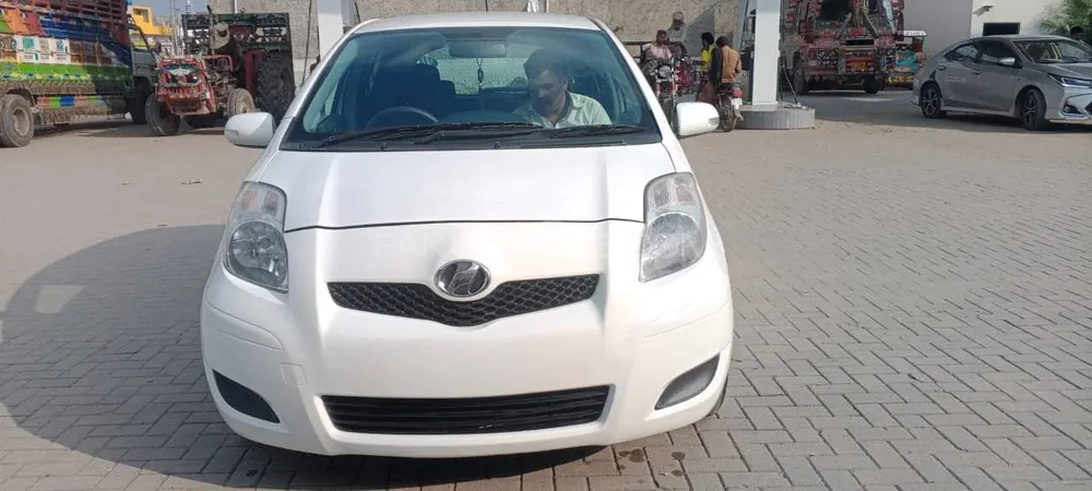 Toyota Vitz 2012 for Sale in Narowal Image-1