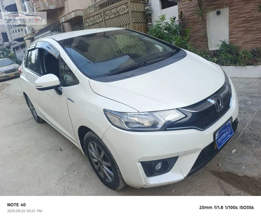 Honda Fit 2015 for Sale in Karachi Image-1