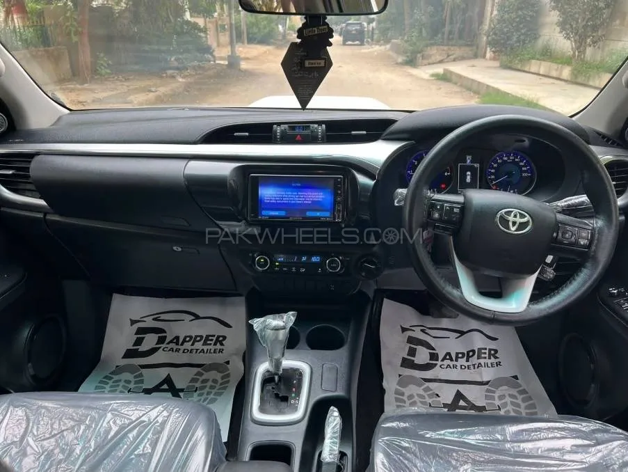 Toyota Hilux 2017 for Sale in Karachi Toyota Hilux 2017 for Sale in Karachi Image-8