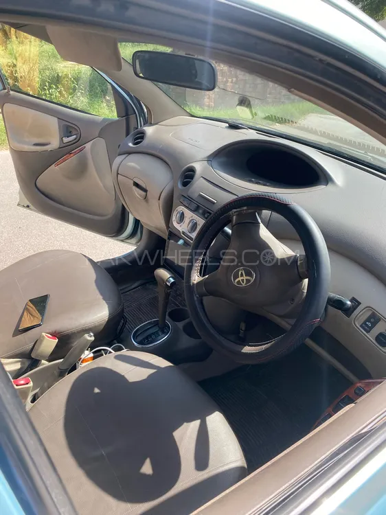 Toyota Platz 2004 for Sale in Peshawar Image-1
