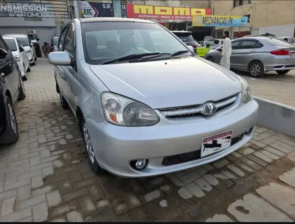 Toyota Platz 2004 for Sale in Karachi Image-1
