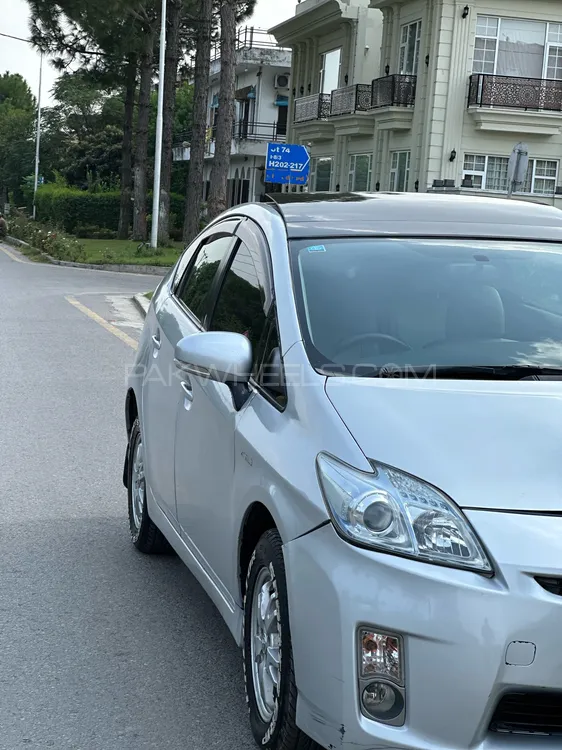 Toyota Prius 2011 for Sale in Islamabad Image-1