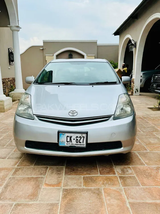 Toyota Prius 2011 for Sale in Lahore Image-1