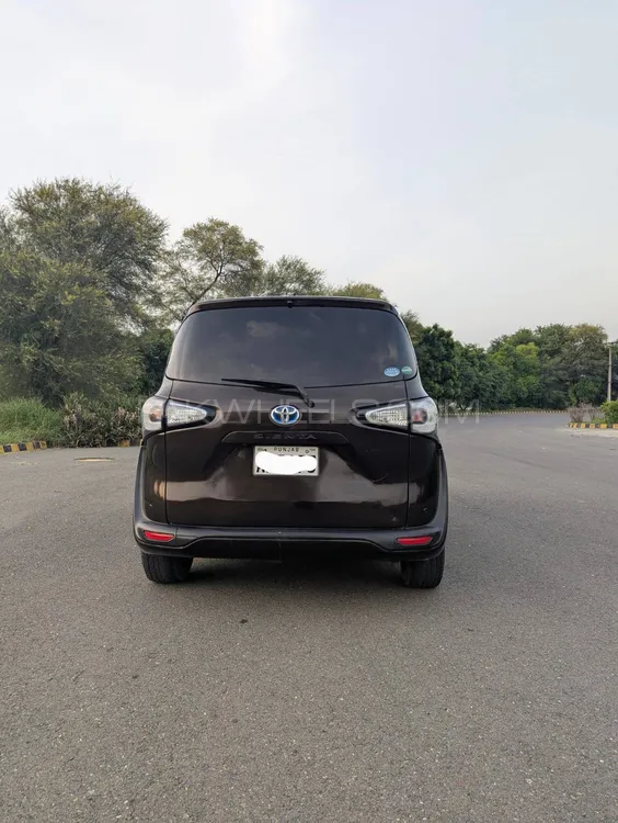 Toyota Sienta 2015 for Sale in Lahore Image-1