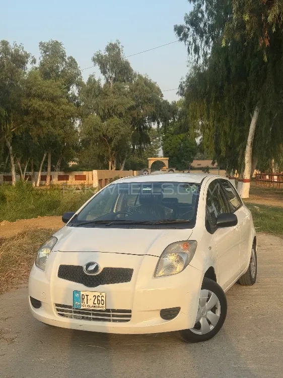 Toyota Vitz 2005 for Sale in Mardan Image-1