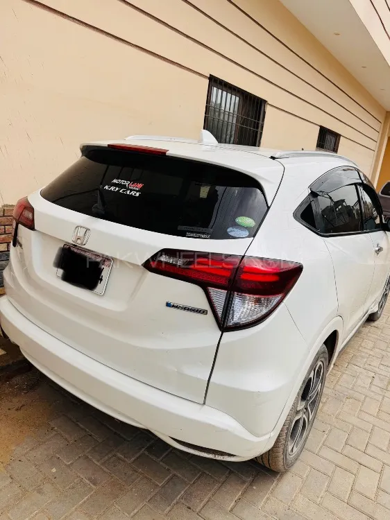 Honda Vezel 2014 for Sale in Karachi Image-1