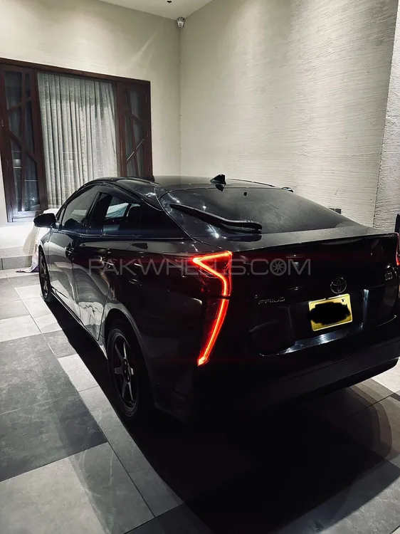Toyota Prius 2015 for Sale in Karachi Image-1