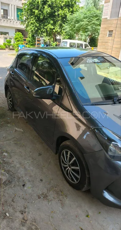 Toyota Vitz 2015 for Sale in Lahore Image-1