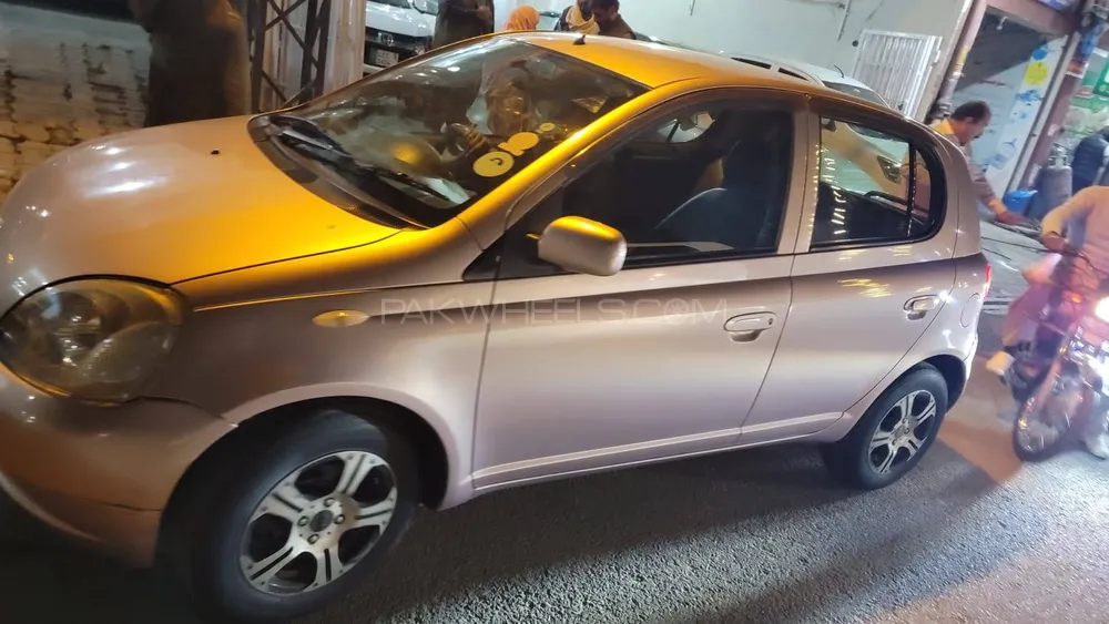 Toyota Vitz 2001 for Sale in Lahore Image-1