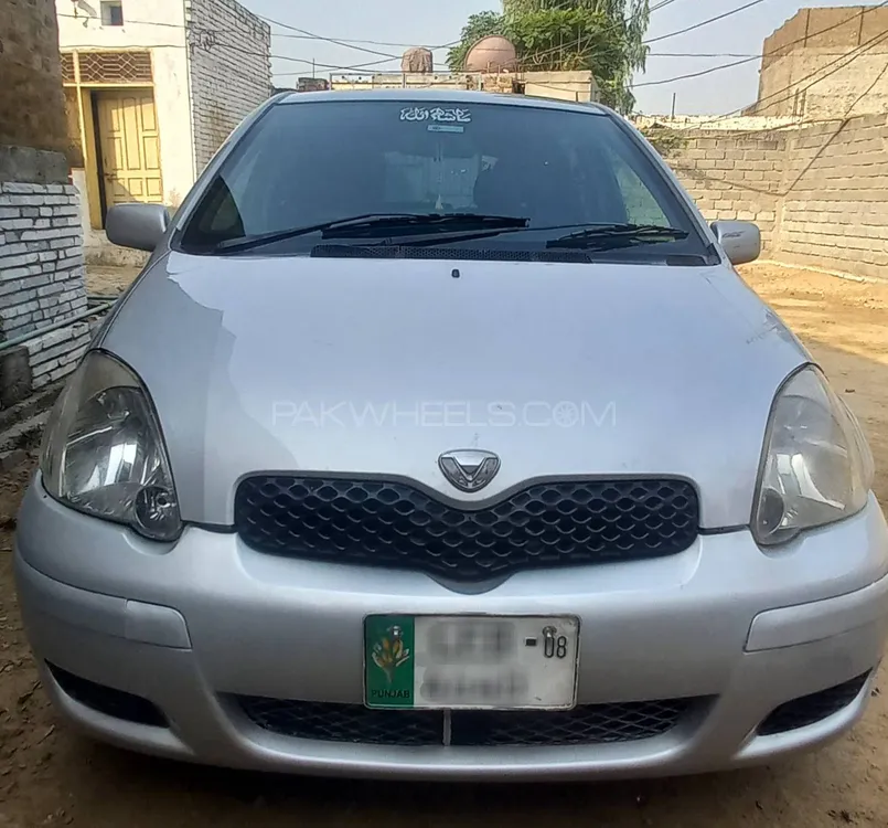 Toyota Vitz 2004 for Sale in Mardan Image-1