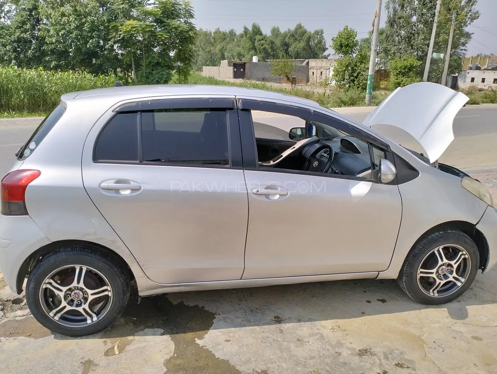 Toyota Vitz 2010 for Sale in Swabi Image-1