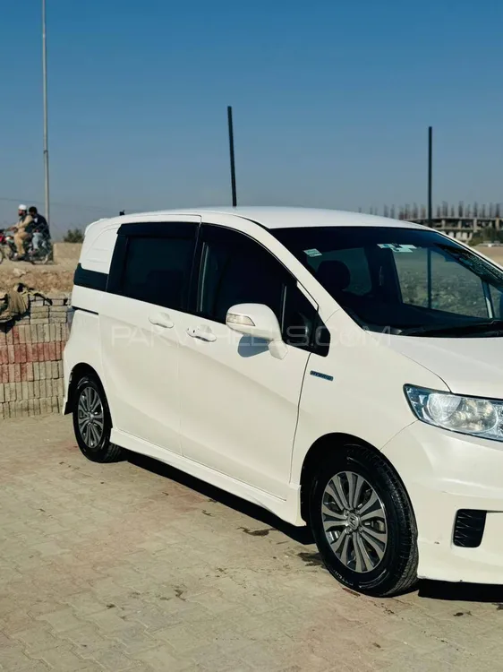 Honda Freed 2013 for Sale in Peshawar Image-1