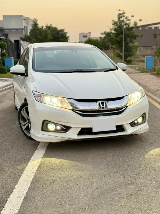 Honda Grace Hybrid 2014 for Sale in Sahiwal Image-1
