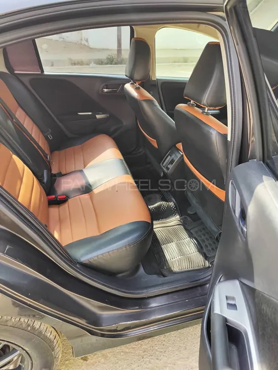 Honda Grace Hybrid 2014 for Sale in Karachi Image-1