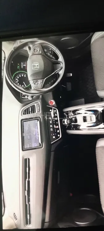 Honda Vezel 2015 for Sale in Abbottabad Honda Vezel 2015 for Sale in Abbottabad Image-5