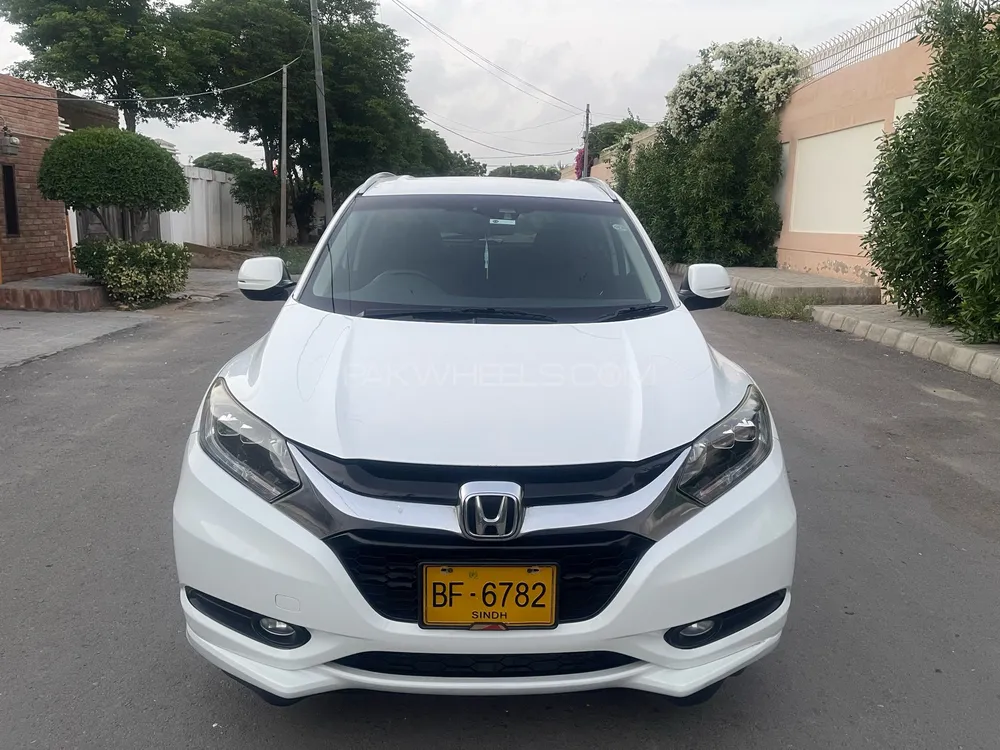 Honda Vezel 2015 for Sale in Karachi Image-1