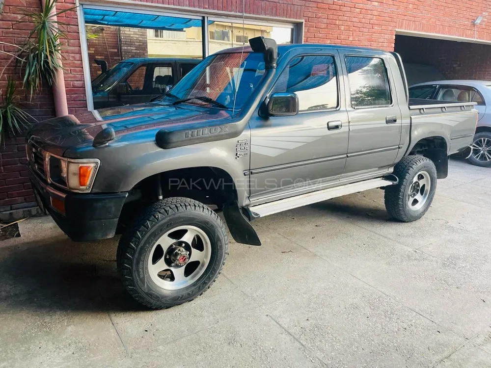 Toyota Hilux 1990 for Sale in Lahore Image-1