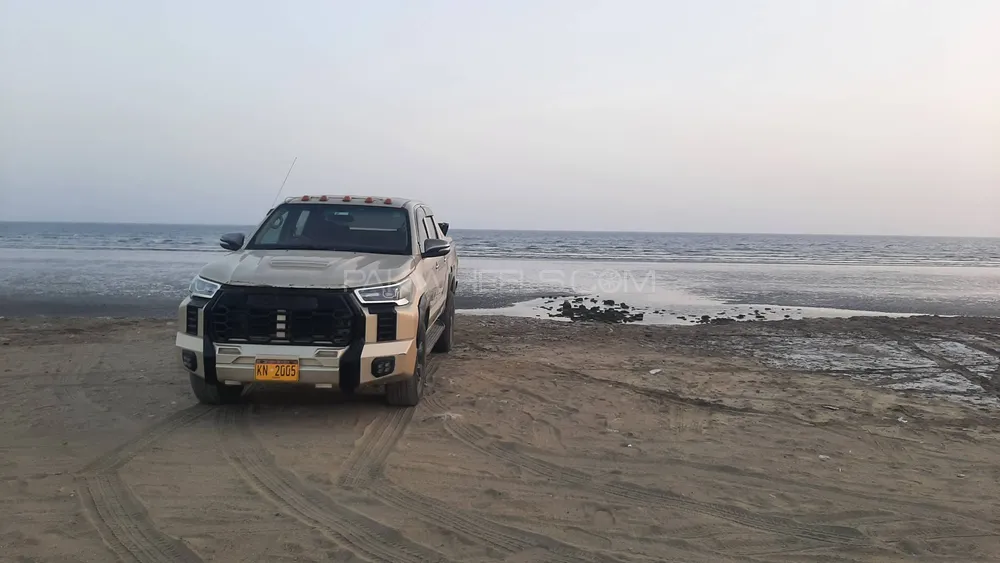 Toyota Hilux 2005 for Sale in Karachi Image-1