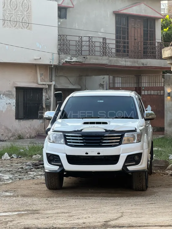Toyota Hilux 2014 for Sale in Karachi Image-1