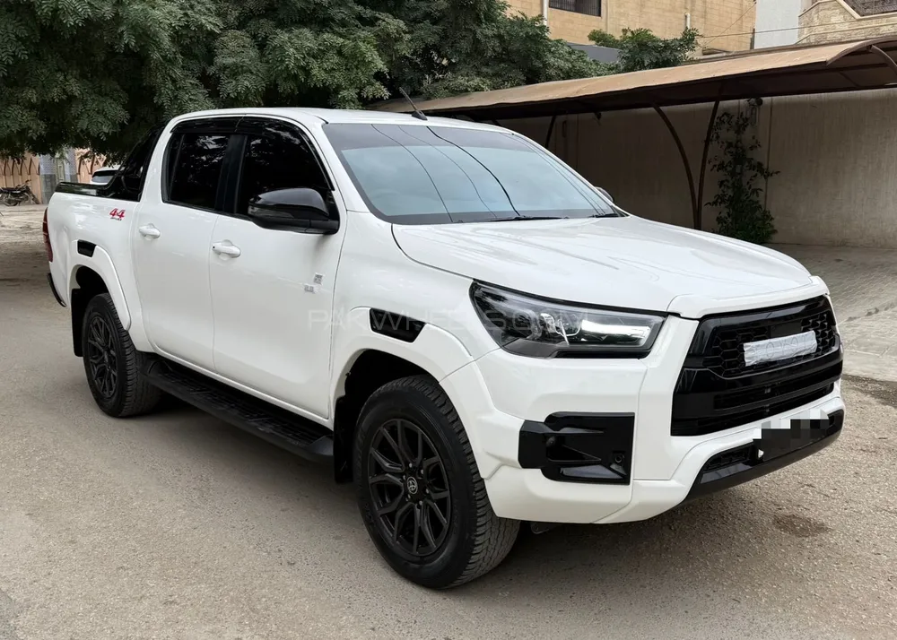 Toyota Hilux 2023 for Sale in Karachi Image-1