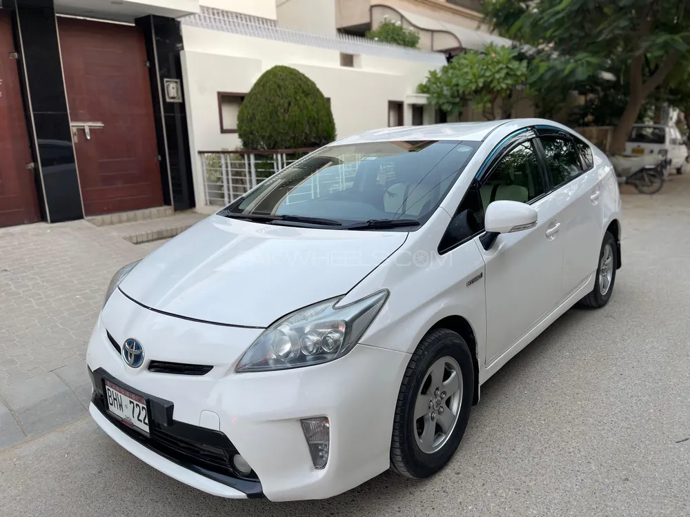 Toyota Prius 2013 for Sale in Karachi Image-1