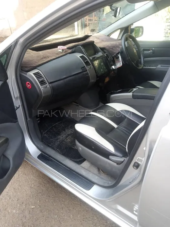 Toyota Prius 2010 for Sale in Karachi Image-1