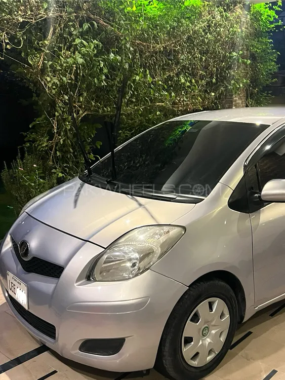 Toyota Vitz 2010 for Sale in Peshawar Image-1