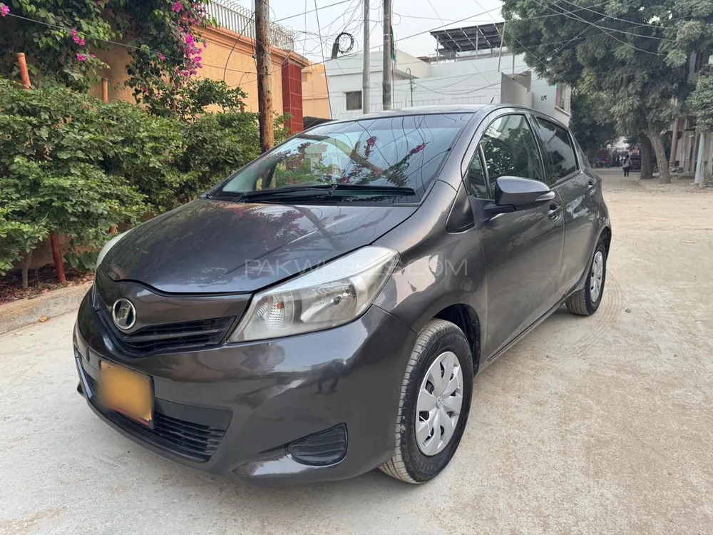 Toyota Vitz 2011 for Sale in Karachi Image-1