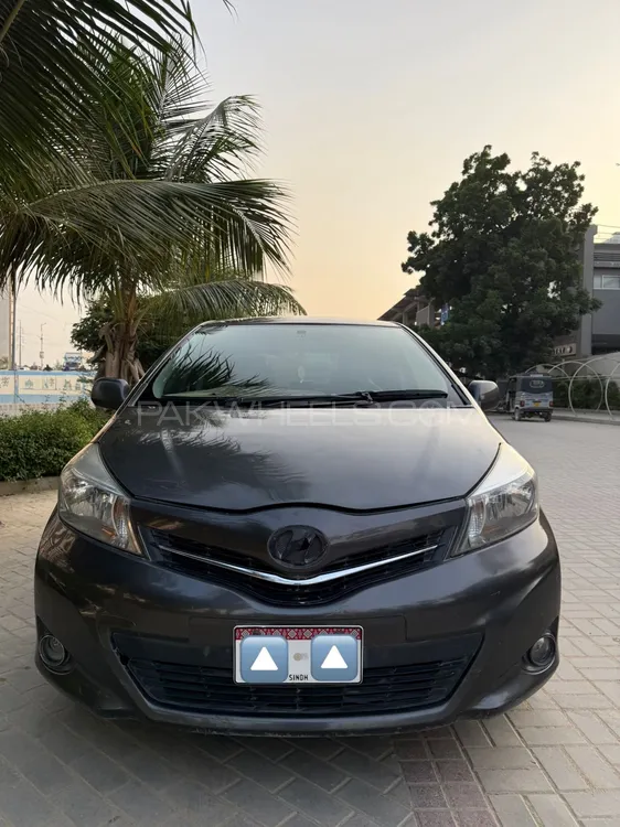 Toyota Vitz 2012 for Sale in Karachi Image-1