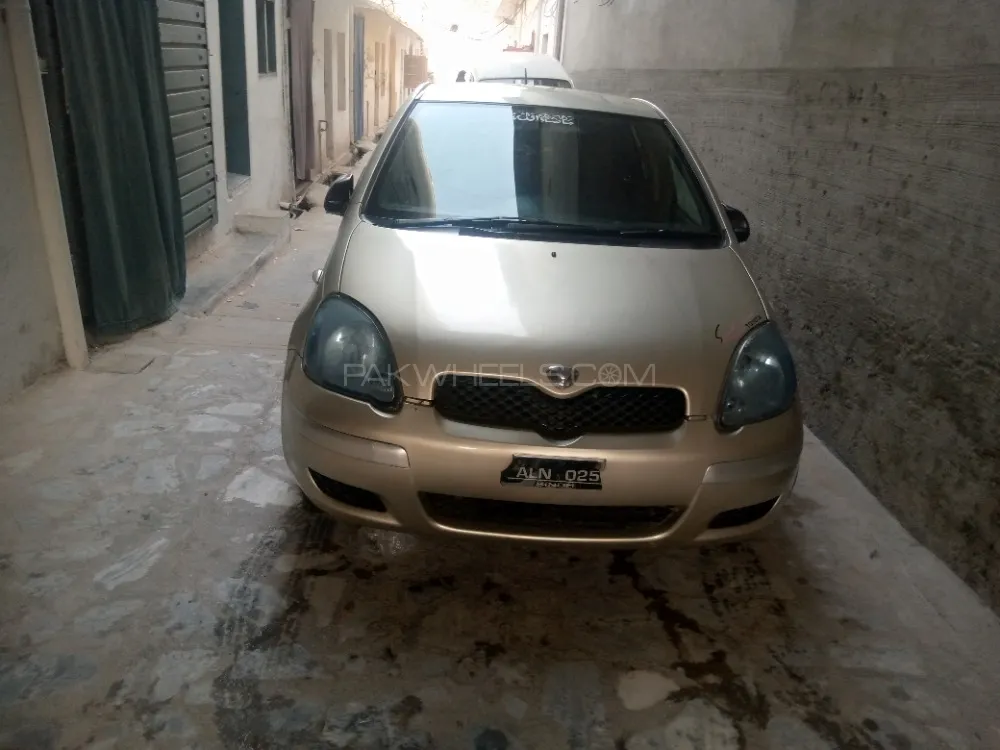Toyota Vitz 2004 for Sale in Peshawar Image-1