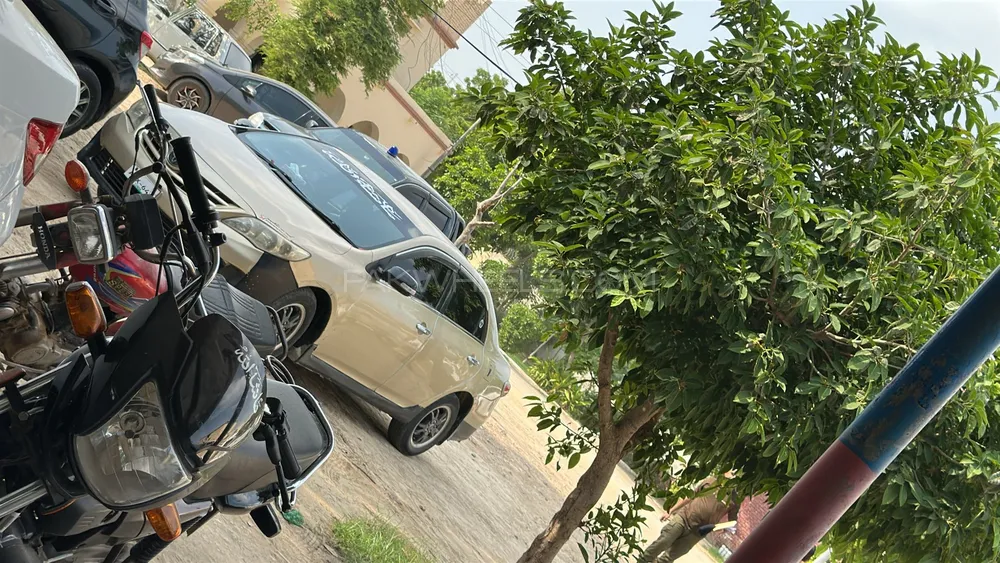 Toyota Corolla 2013 for Sale in D.G.Khan Image-1