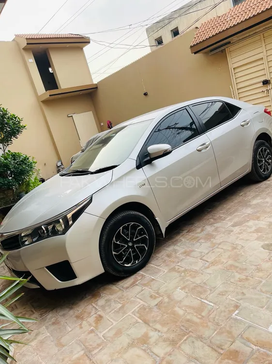 Toyota Corolla 2017 for Sale in Peshawar Image-1